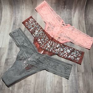 Victorias Secret Thong Panty Lace Medium 3 Pair
